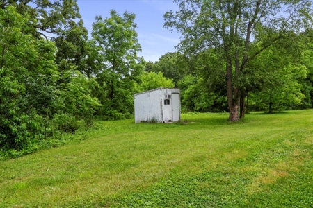 Charming Ranch Style Home on Serene 40 Acres - image 4