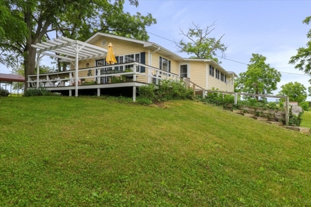 Charming Ranch Style Home on Serene 40 Acres - image 5