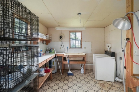 Charming Ranch Style Home on Serene 40 Acres - image 10