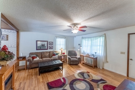 Country Home in Thayer Missouri - image 16