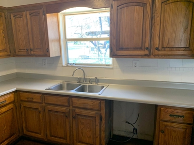 Home in Town in Thayer Missouri - image 9