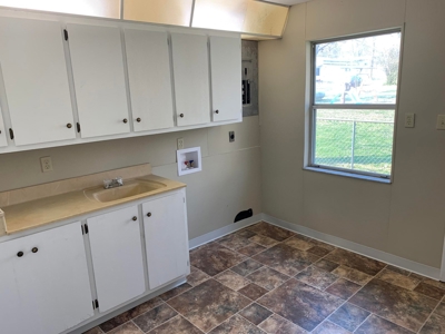 Home in Town in Thayer Missouri - image 15