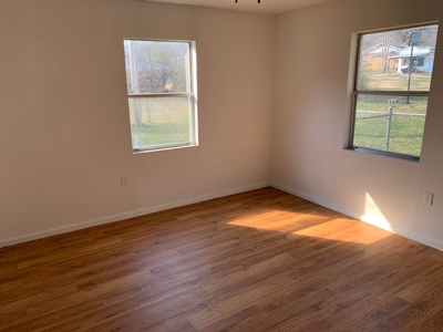 Home in Town in Thayer Missouri - image 16