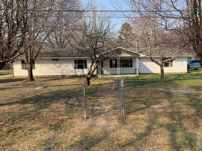 Home in Town in Thayer Missouri - image 23