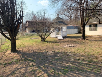 Home in Town in Thayer Missouri - image 18