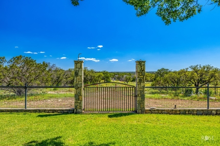 Charming Custom-Built Home with Stunning Views Sonora TX - image 35