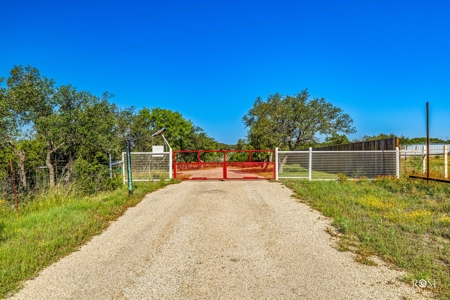 Charming Custom-Built Home with Stunning Views Sonora TX - image 43