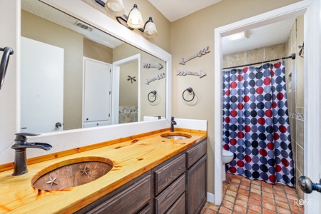 Charming Custom-Built Home with Stunning Views Sonora TX - image 27
