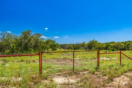 Charming Custom-Built Home with Stunning Views Sonora TX - image 36
