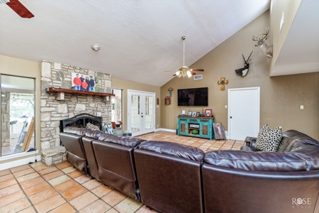Charming Custom-Built Home with Stunning Views Sonora TX - image 9