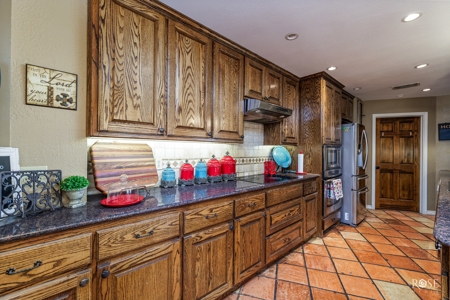 Charming Custom-Built Home with Stunning Views Sonora TX - image 12
