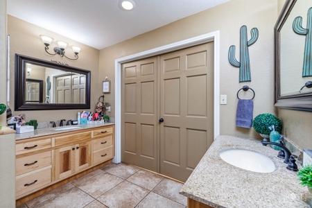 Charming Custom-Built Home with Stunning Views Sonora TX - image 17