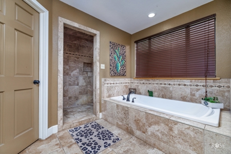 Charming Custom-Built Home with Stunning Views Sonora TX - image 18