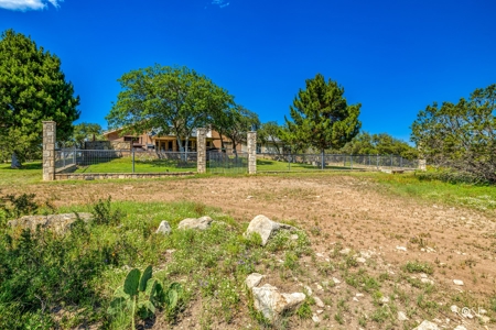 Charming Custom-Built Home with Stunning Views Sonora TX - image 37
