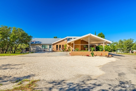 Charming Custom-Built Home with Stunning Views Sonora TX - image 2