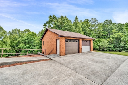 Large Brick Family Home for Sale in Vinton VA - image 43