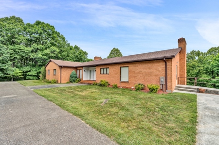 Large Brick Family Home for Sale in Vinton VA - image 4