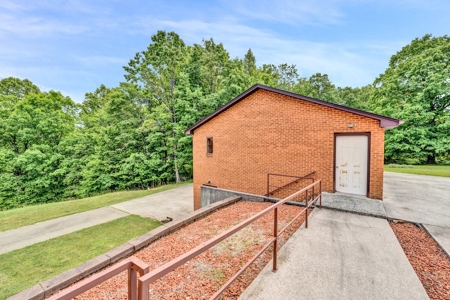 Large Brick Family Home for Sale in Vinton VA - image 42