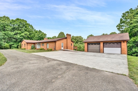Large Brick Family Home for Sale in Vinton VA - image 3
