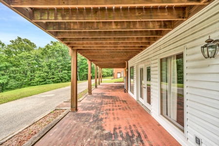 Large Brick Family Home for Sale in Vinton VA - image 40
