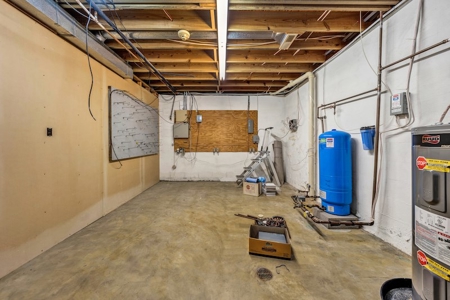 Large Brick Family Home for Sale in Vinton VA - image 33