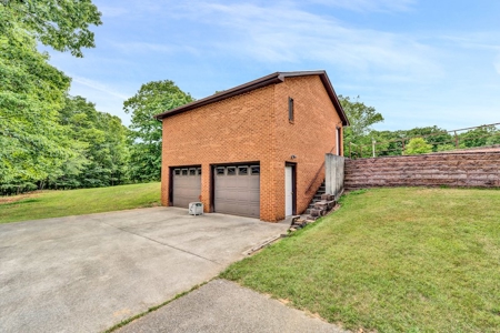 Large Brick Family Home for Sale in Vinton VA - image 44