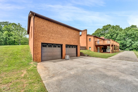 Large Brick Family Home for Sale in Vinton VA - image 45