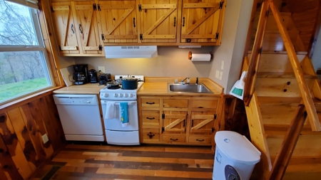 Vacation Cabin Joining Ozark National Forest For Sale - image 11