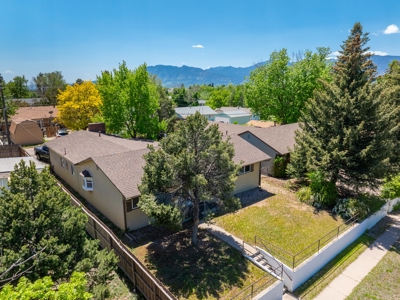 Colorado Springs Rancher with Pikes Peak Views - image 3
