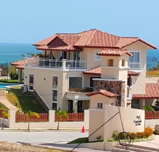 Villa with ocean views in Fontanella del Mar, San Carlos - image 1