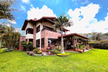 Wonderful property between mountains of Medellin - image 3