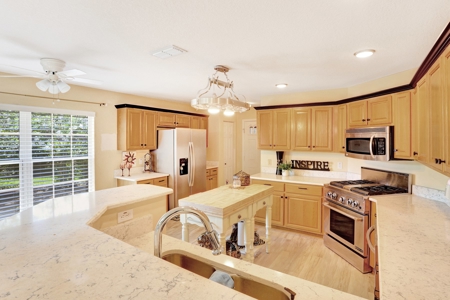 Lovely 3/2 Home In Exclusive On Top Of The World! - image 7