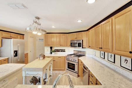 Lovely 3/2 Home In Exclusive On Top Of The World! - image 8