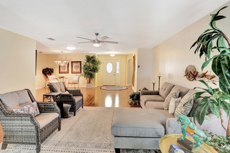 Lovely 3/2 Home In Exclusive On Top Of The World! - image 4