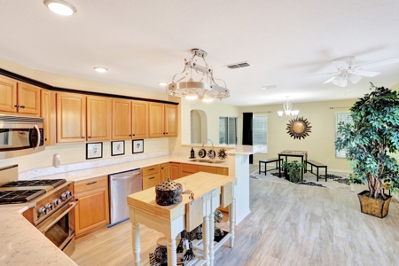 Lovely 3/2 Home In Exclusive On Top Of The World! - image 6