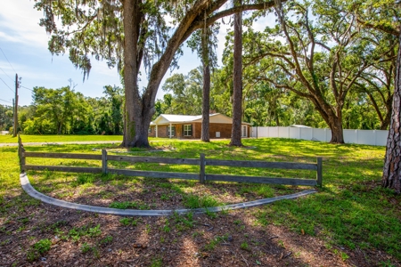 Home For Sale In Suwannee County !!! - image 4