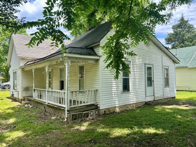 Fixer-upper house for sale in Ava Mo. - image 10