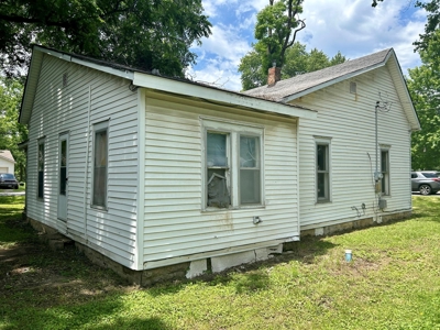 Fixer-upper house for sale in Ava Mo. - image 4