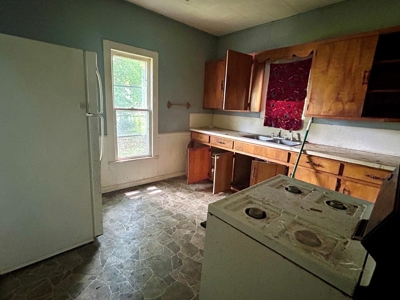 Fixer-upper house for sale in Ava Mo. - image 2