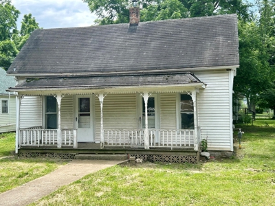 Fixer-upper house for sale in Ava Mo. - image 1