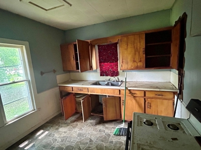 Fixer-upper house for sale in Ava Mo. - image 19