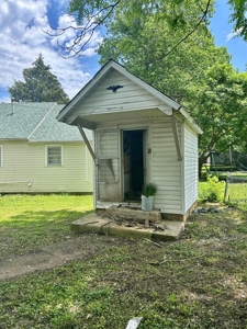 Fixer-upper house for sale in Ava Mo. - image 15
