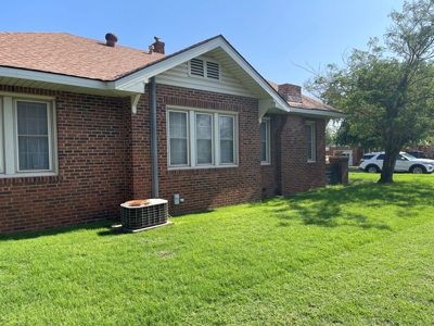 Clinton, OK Home for Sale – 3 bed, 1 bath - image 11