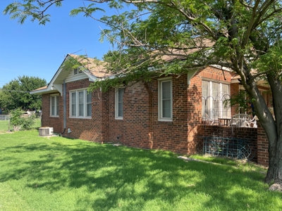 Clinton, OK Home for Sale – 3 bed, 1 bath - image 12