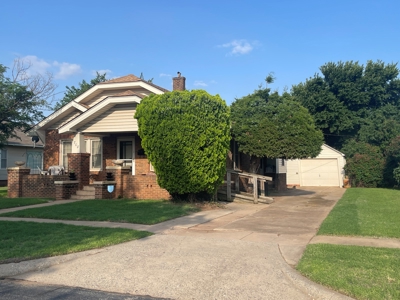 Clinton, OK Home for Sale – 3 bed, 1 bath - image 4