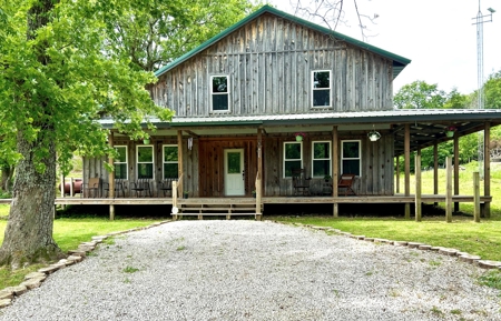 Large country home with land for sale in Squires Mo - image 1