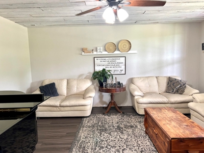 Large country home with land for sale in Squires Mo - image 2
