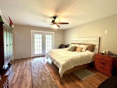 Large country home with land for sale in Squires Mo - image 8