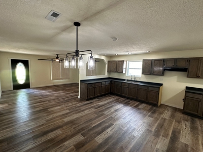 Move in Ready Home in Licking, Missouri with 4 Bedrooms - image 7