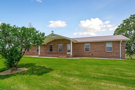 Here is your picket fence Tennessee farm that you have been - image 27